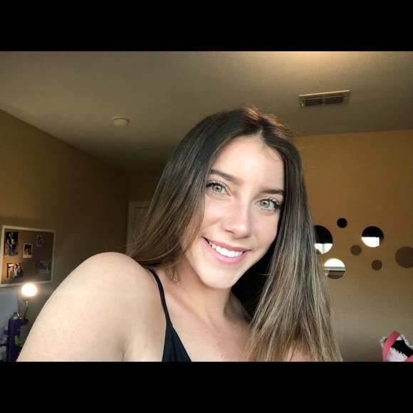 Meet your Posher, Alexys - Picture 1 of 1